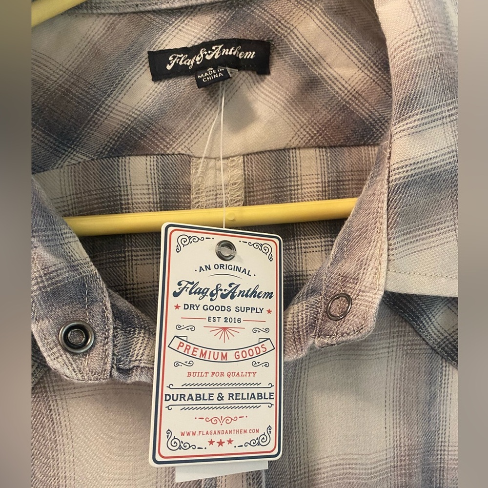 🌟3 for $30🌟 Flag & Anthem | Pearl Button | Blue/Cream | S 🕗 - Picture 11 of 13